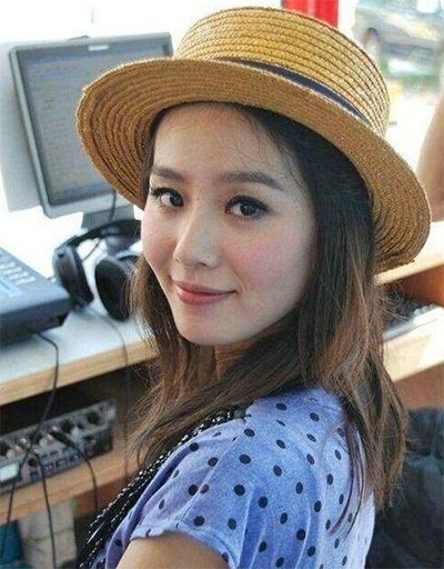 看看女星們花式戴草帽的帽子戲法！